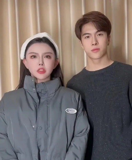 韩安冉前夫否认优米是他生的有网友质疑结婚博主的二胎女儿亲生父亲是前夫泽西。韩安冉
