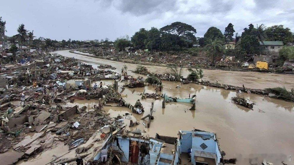 凤凰新闻【台风“海鸥”已致菲律宾204人死亡，109人失踪】△菲律宾宿务省发生洪