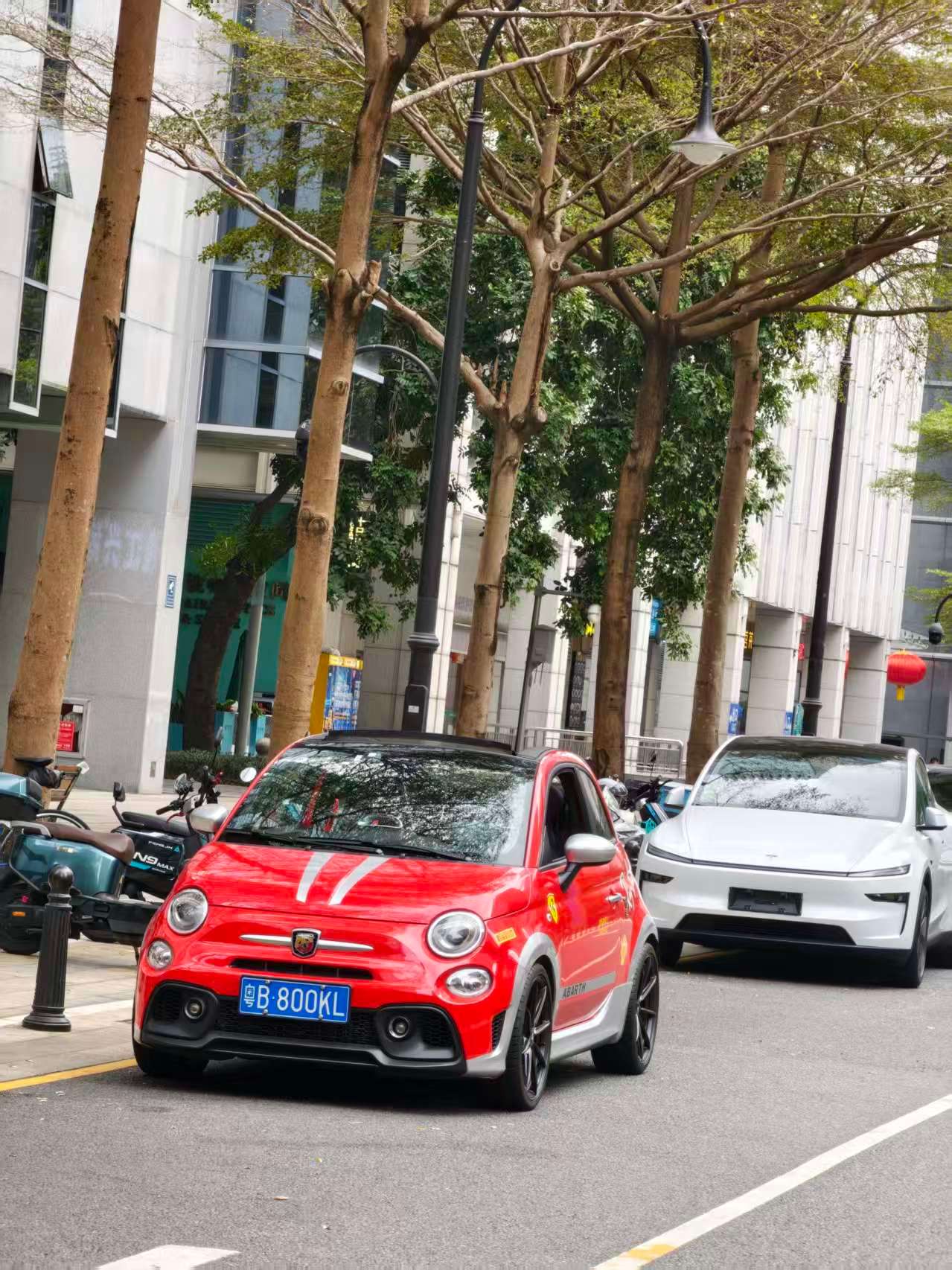 2026年的第一天，当然是要开大玩具上路啦深圳的天气到了最适合敞篷的季节了～小风