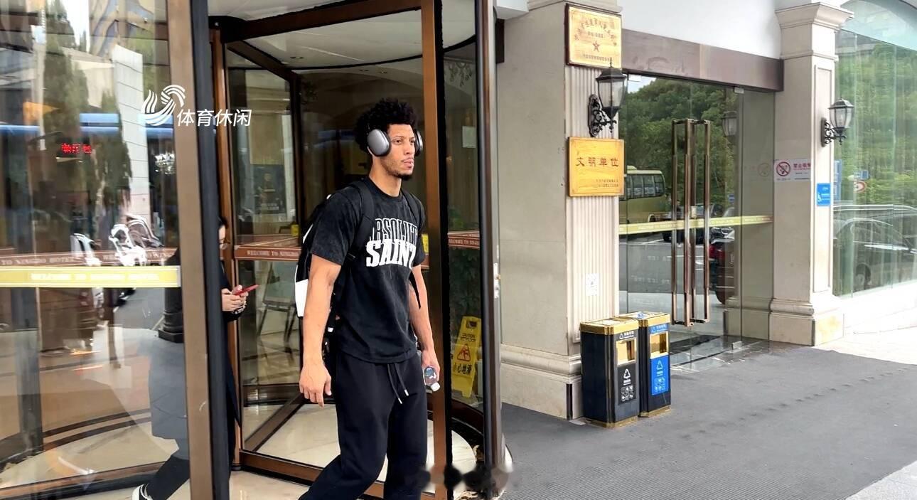 山东男篮已经抵达绍兴，过去两个赛季，小外援盖利一直效力于浙江男篮，此番重返故地，