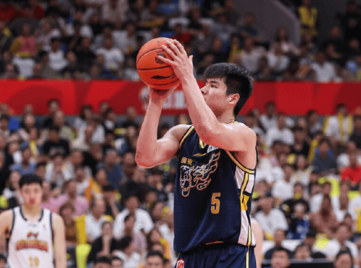 广东男篮总结比赛：陈家政末节20分，帮助球队半场轰出60-26