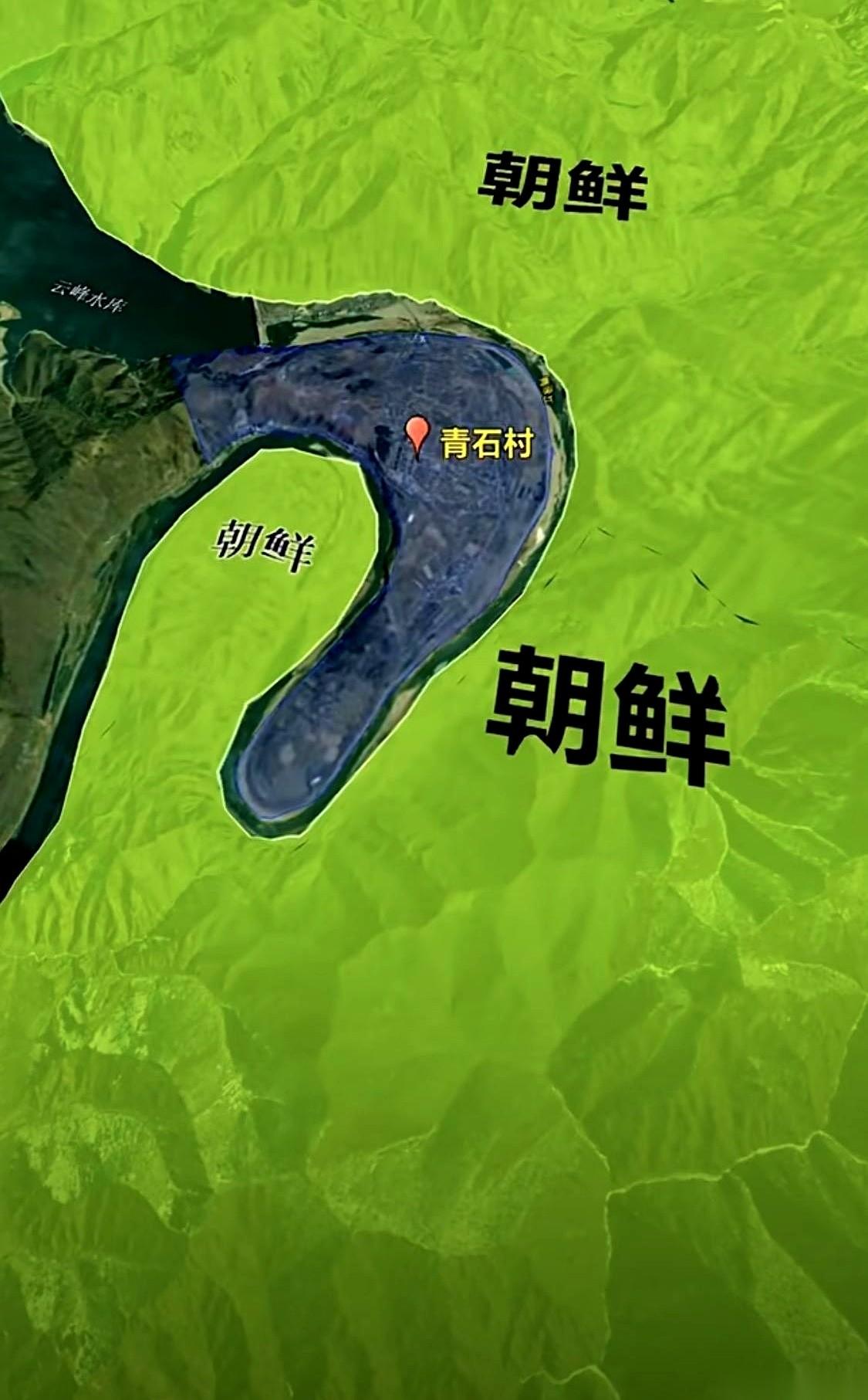 别再想当然地以为国界线都是铁丝网了。
云南有个村子，国界碑就立在村民的院子边上。