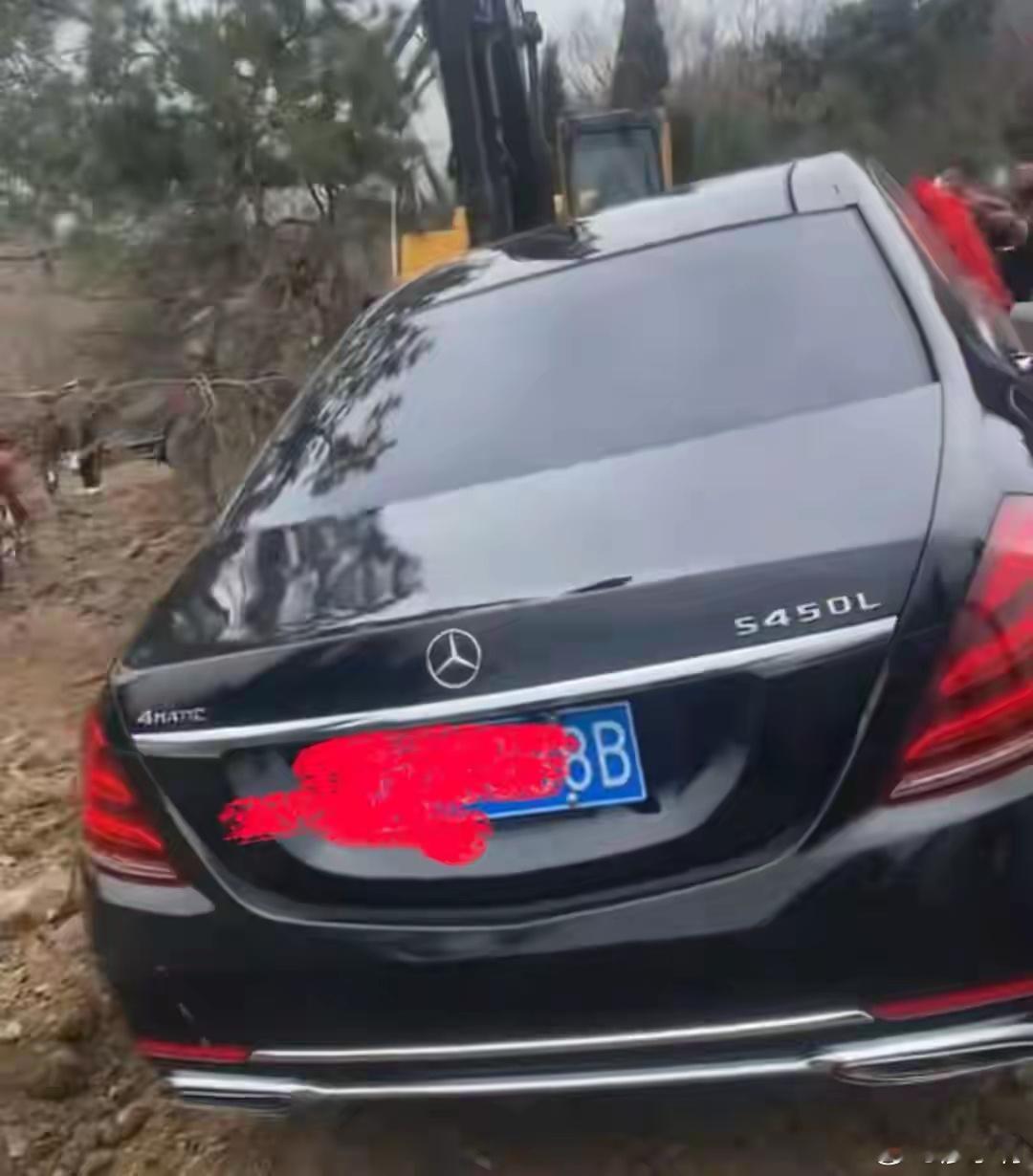 民政局回应用真奔驰车陪葬虽然是给死人陪葬，但其实是做给活人看的，现在全网都知道他