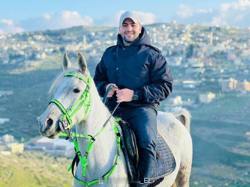 巴勒斯坦权力机构的警官尤尼斯·瓦利德·什泰耶今天在纳布卢斯市西南部泰尔村的家中被