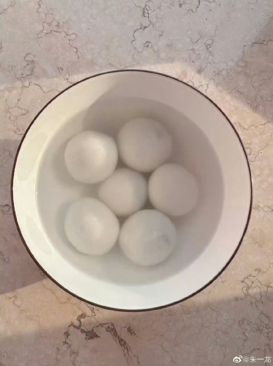 元宵节快乐，今天会有元宵和自拍吗朱一龙