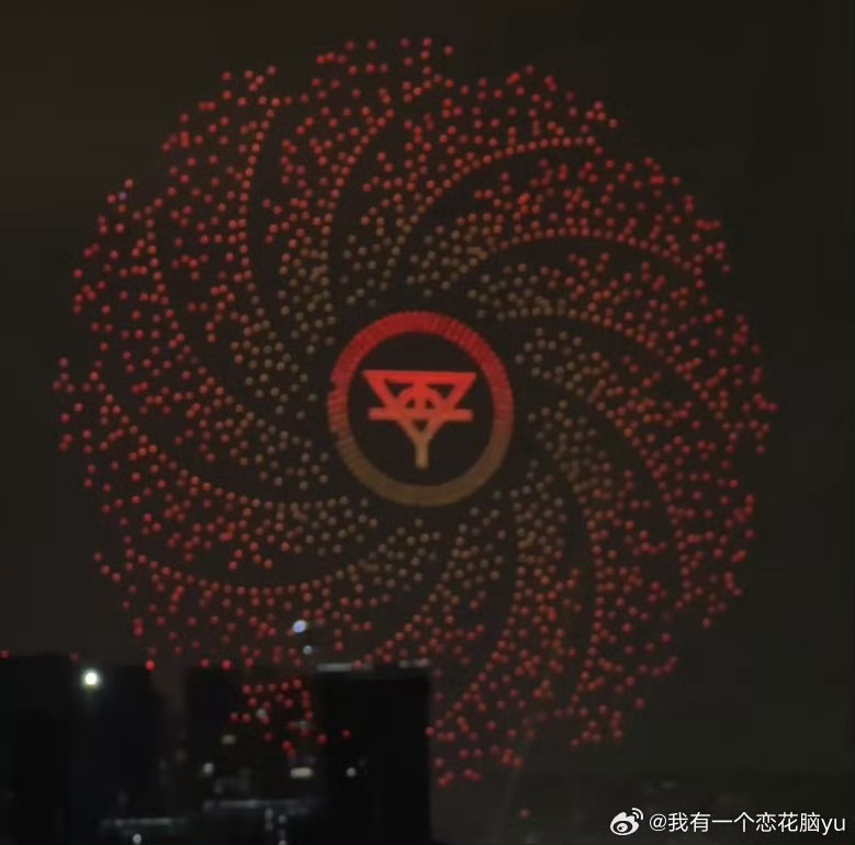 华晨宇演唱会移动花房装置 华晨宇怕不是偷偷学了魔法，造出这个移动花房装置！他在花