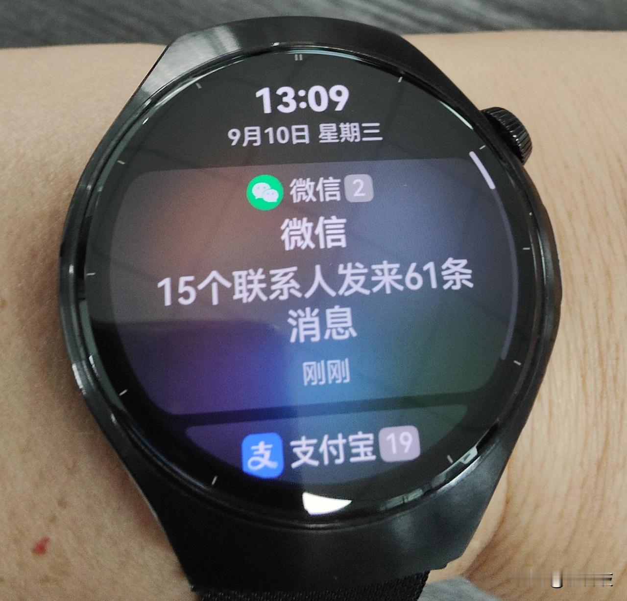 微信如果不会编软件，让支付宝教教你

每次手机或手表振动一下，我们想看到的是别人