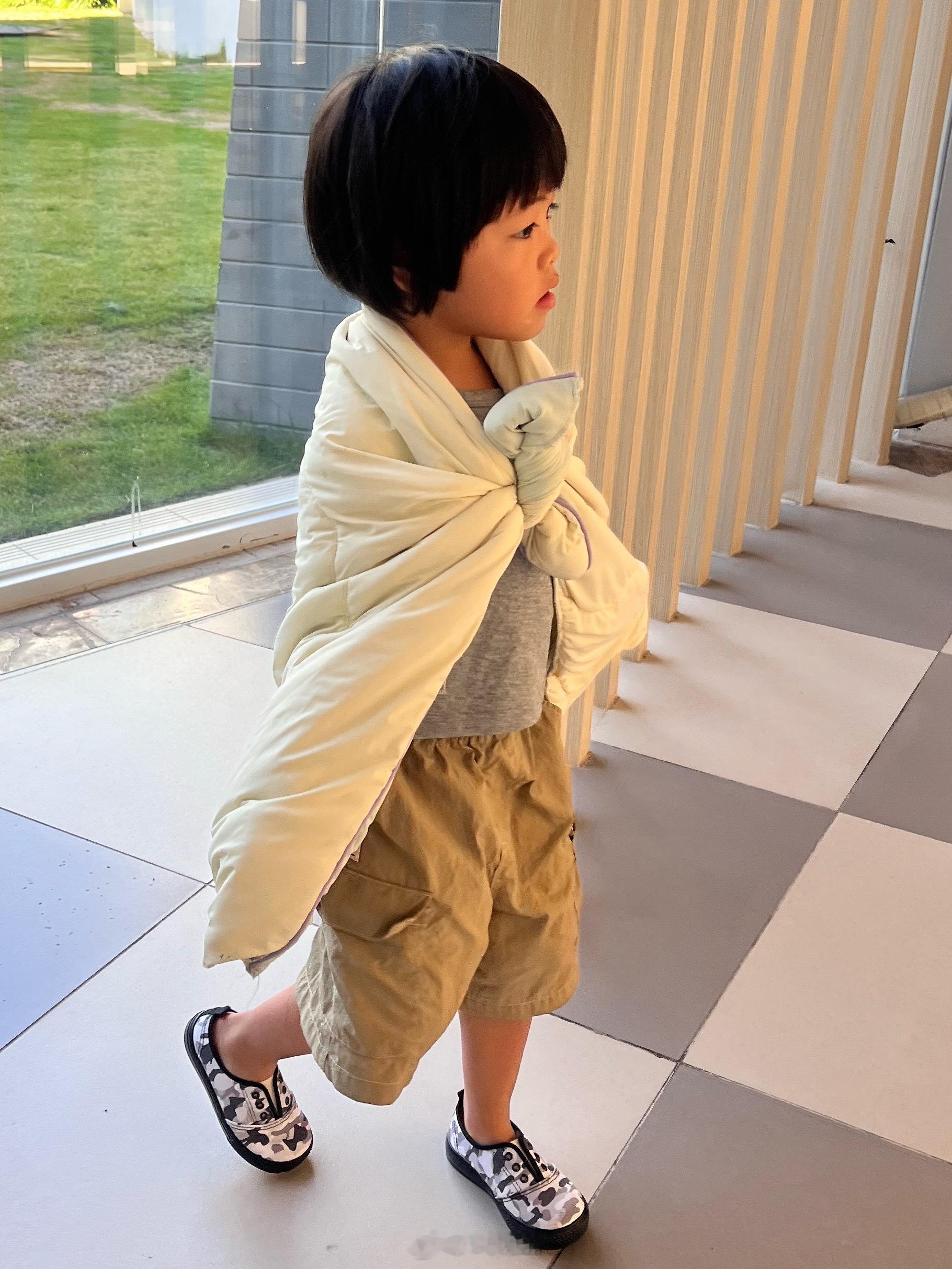 完全没睡着，闭着眼硬躺到现在也许我已经是早起人了，也许我是睡眠变差了接不上觉了。