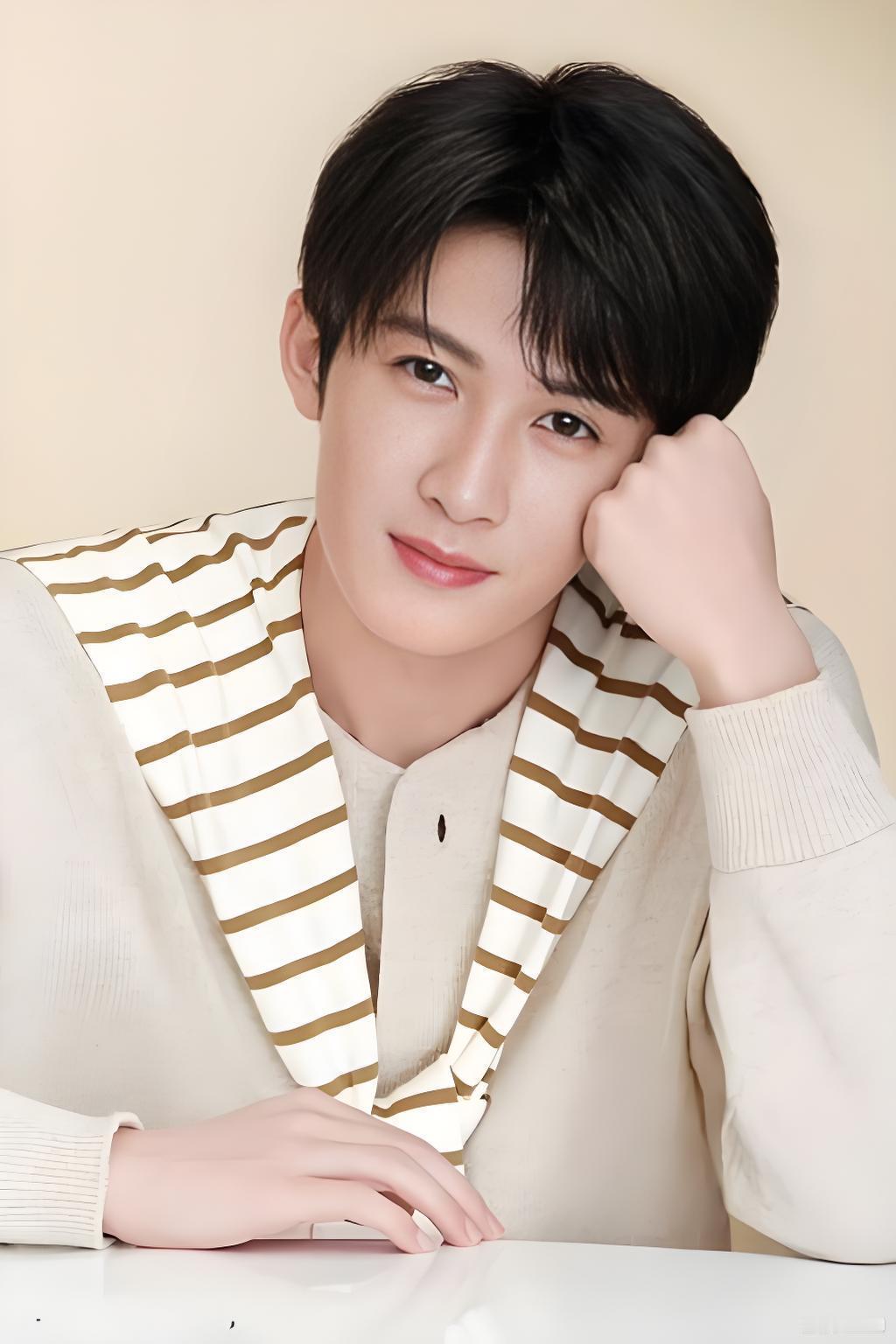 最近又被一位男明星骗了！

檀健次，一个唱跳俱佳的男明星，当他慢慢在娱乐圈里崭露