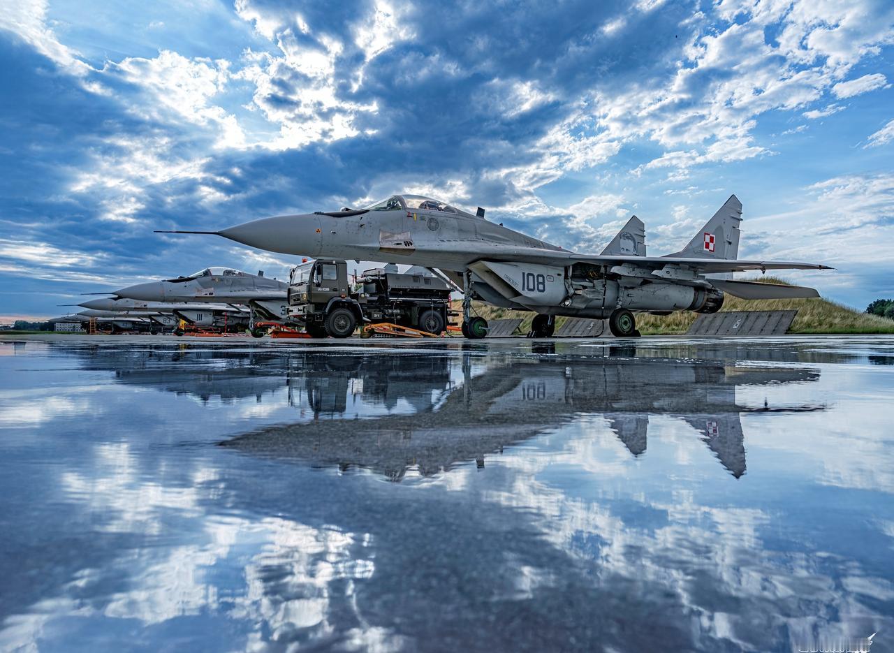 波兰武装部队总参谋部的官方X账户:兹通知，目前与乌克兰方面关于移交MiG-29战