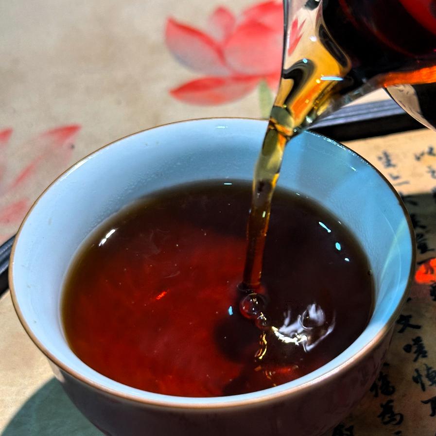 有些熟普，就是骗小孩的，什么糯米香、枣香。记住没有糯米香的熟普，只有茶汤入口淡淡