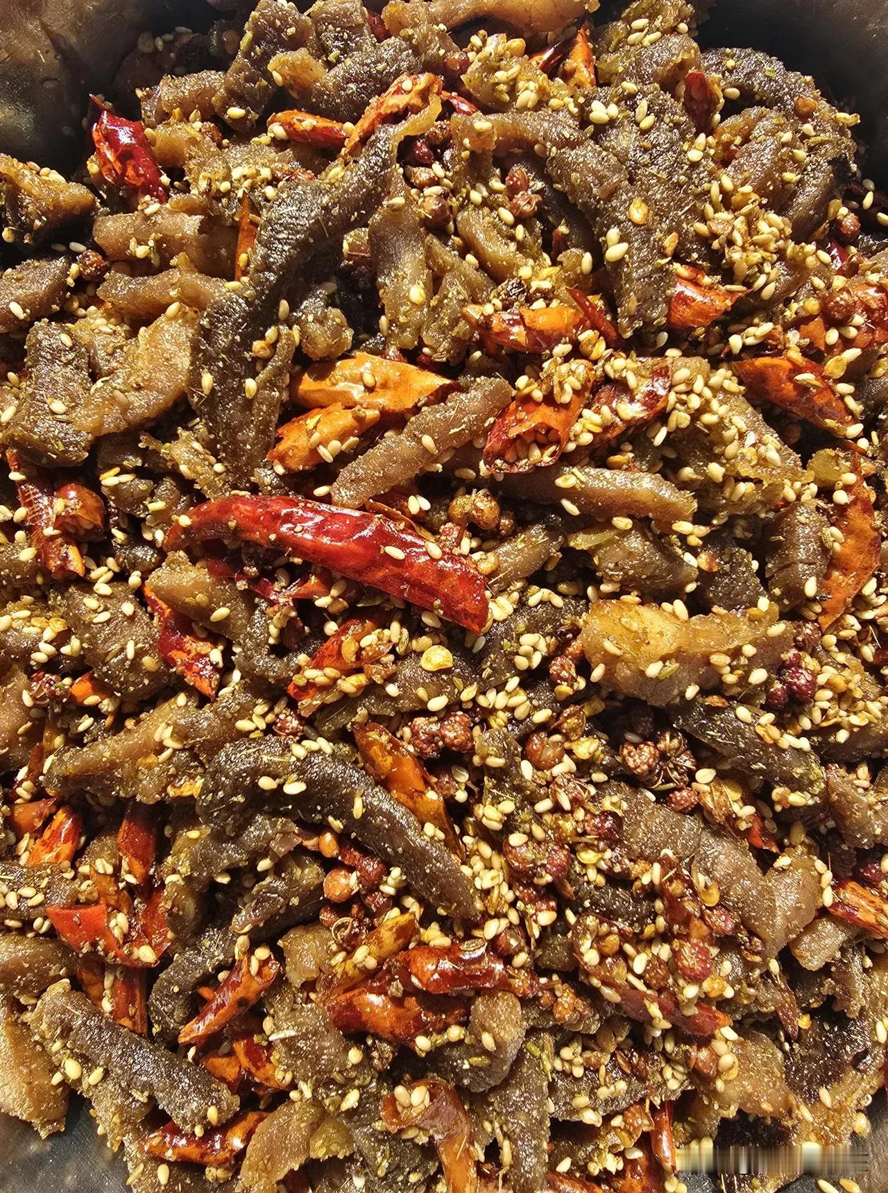 我这是220块钱的牛肉，8斤，然后花椒20块钱的，辣椒10块钱的，熟芝麻5块钱的