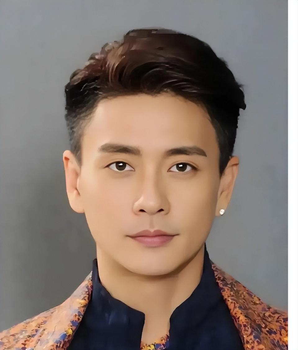 黄宗泽，1980年12月13日出生于中国香港，香港影视演员、歌手。荧幕上，他是《