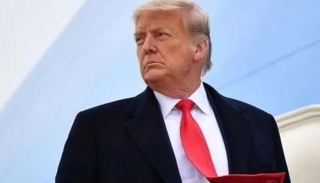 美国对华动手，特朗普签署政令：打倒中国。

7月23日的白宫仪式上，特朗普签署的