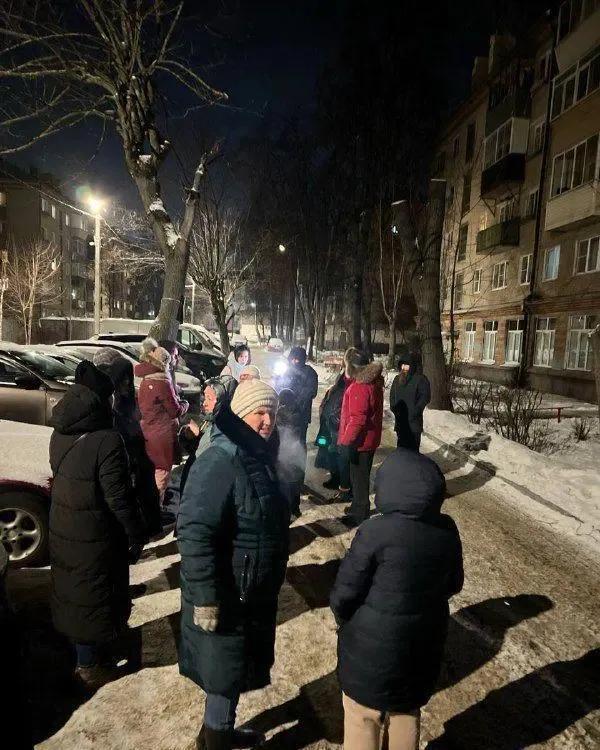 给我二十年，还你一个冻死人的冬天……


近日以来，包括莫斯科、顿河畔罗斯托夫等