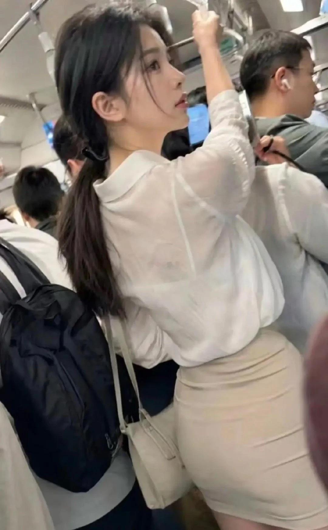 这两个是同一个人吗？ 