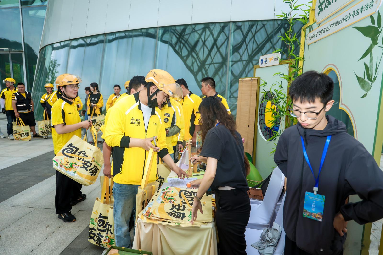 苏州不闯红灯安全意识给到夯美团骑手端午粽要安全 干骑手行业许久，愈发懂得平安才是
