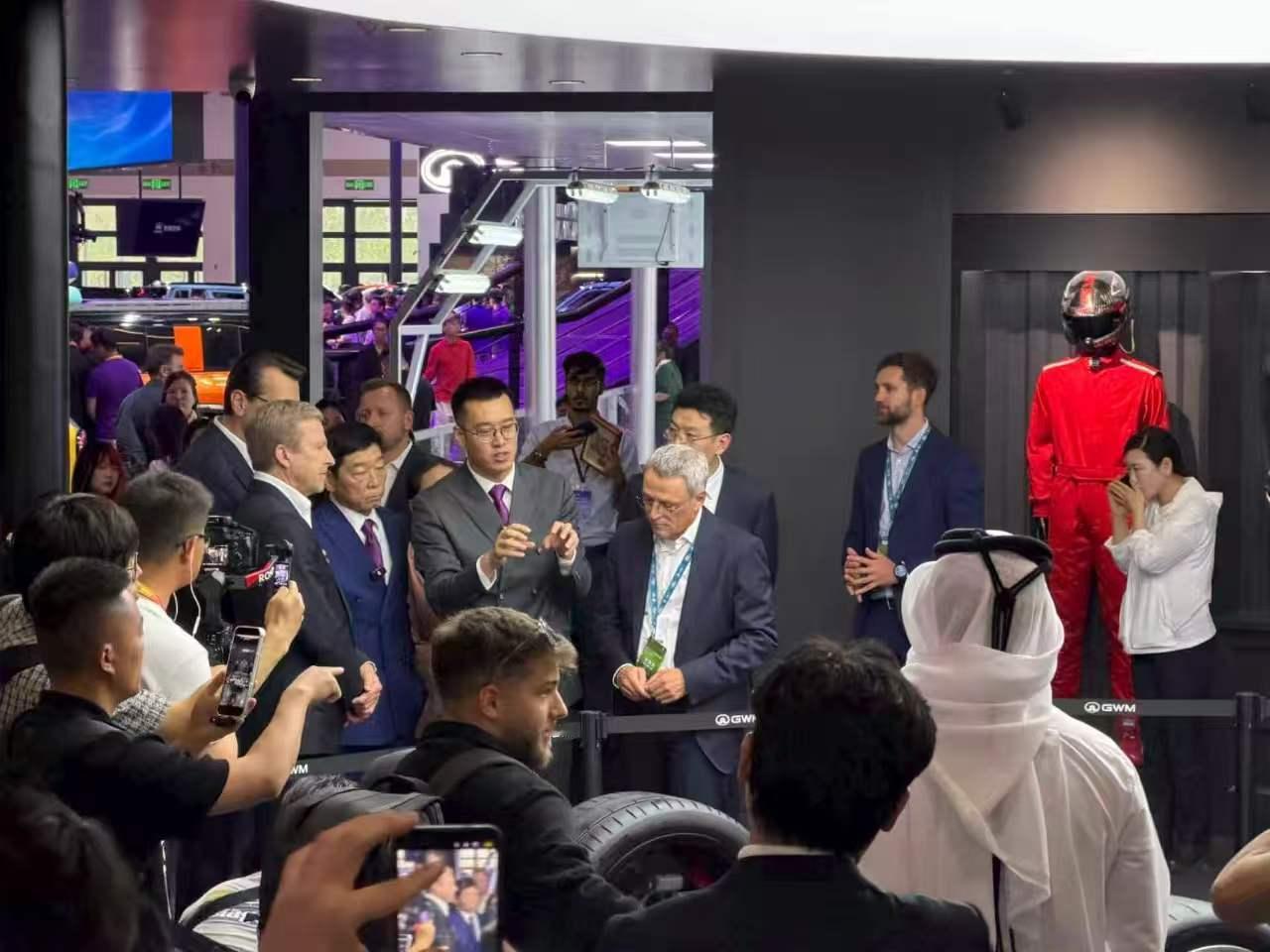 长城汽车这次北京车展把Hi4家族全家桶搬来了，而且是第一次完整亮相。作为这一切的