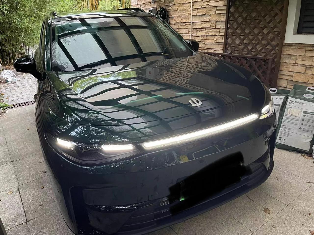 说句实在的，养娃本来就费钱，买车没必要死磕高价。零跑C16激光雷达版，15万出头