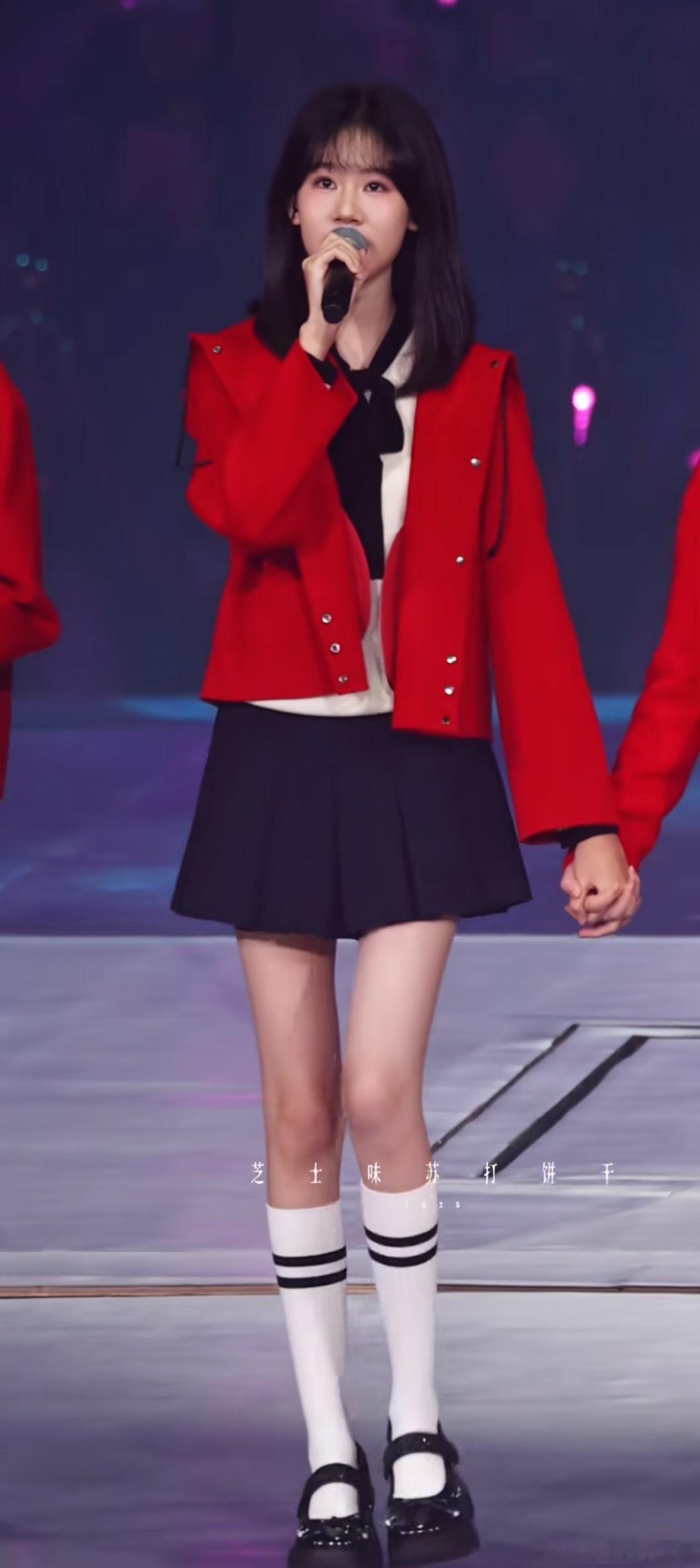 贝儿的腿是我P图都不敢P的样子 