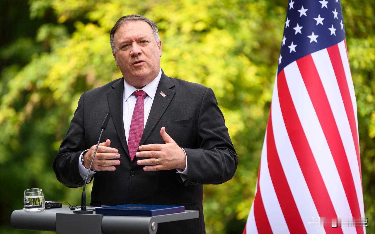 美国🇺🇸国务卿布林肯
马上要退休了
他和上任国务卿蓬佩奥
比起来如何？
你分