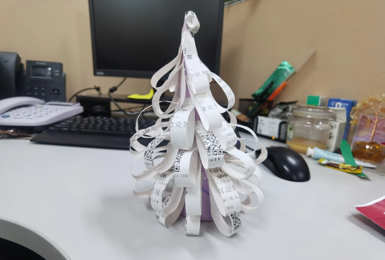 柜台妹妹用叫号纸做的圣诞树