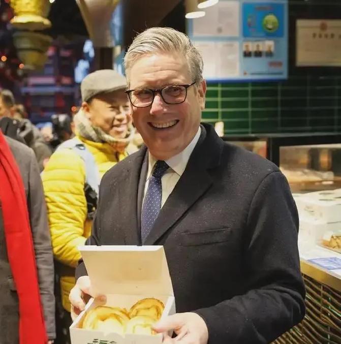 2026年1月31日下午，英国首相斯塔默刚从中国离开，就匆匆飞到东京，只待了短短