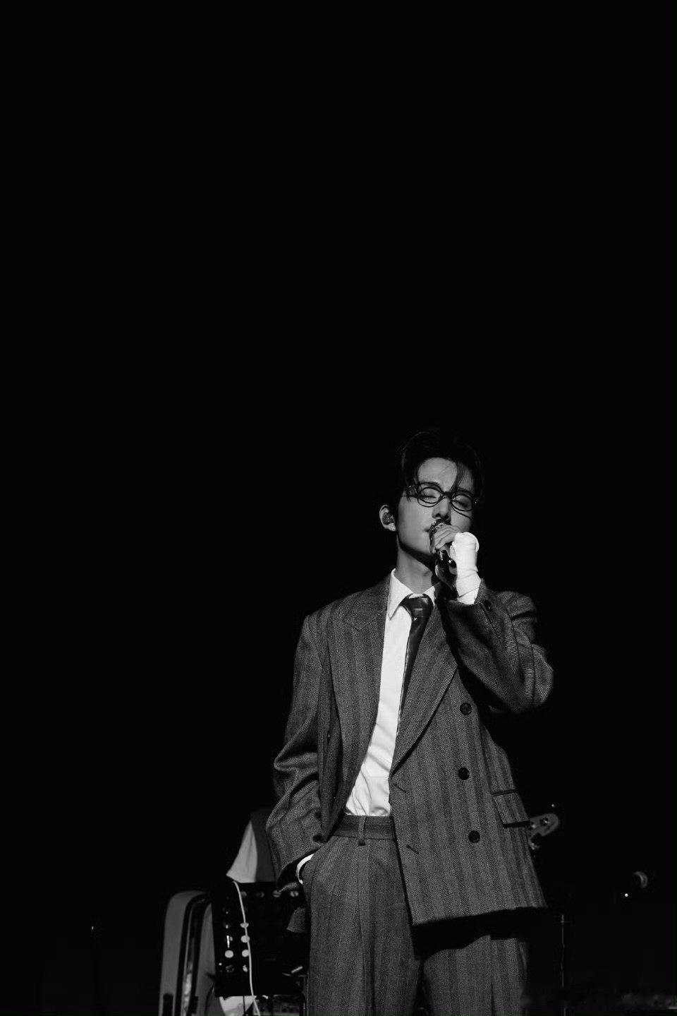 张新成深圳演唱会官宣张新成巡演首站在深圳 奔走相告！张新成7月4号要在深圳开巡演