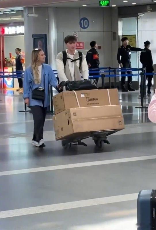 有老外跨国来我们这买空调了？ 