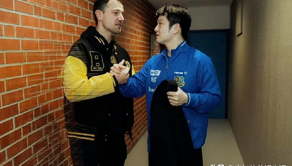 那小孩的眼神，能偷走一包薯片。
这男人的眼神，能赢走一件球衣。
都听过“东东想要