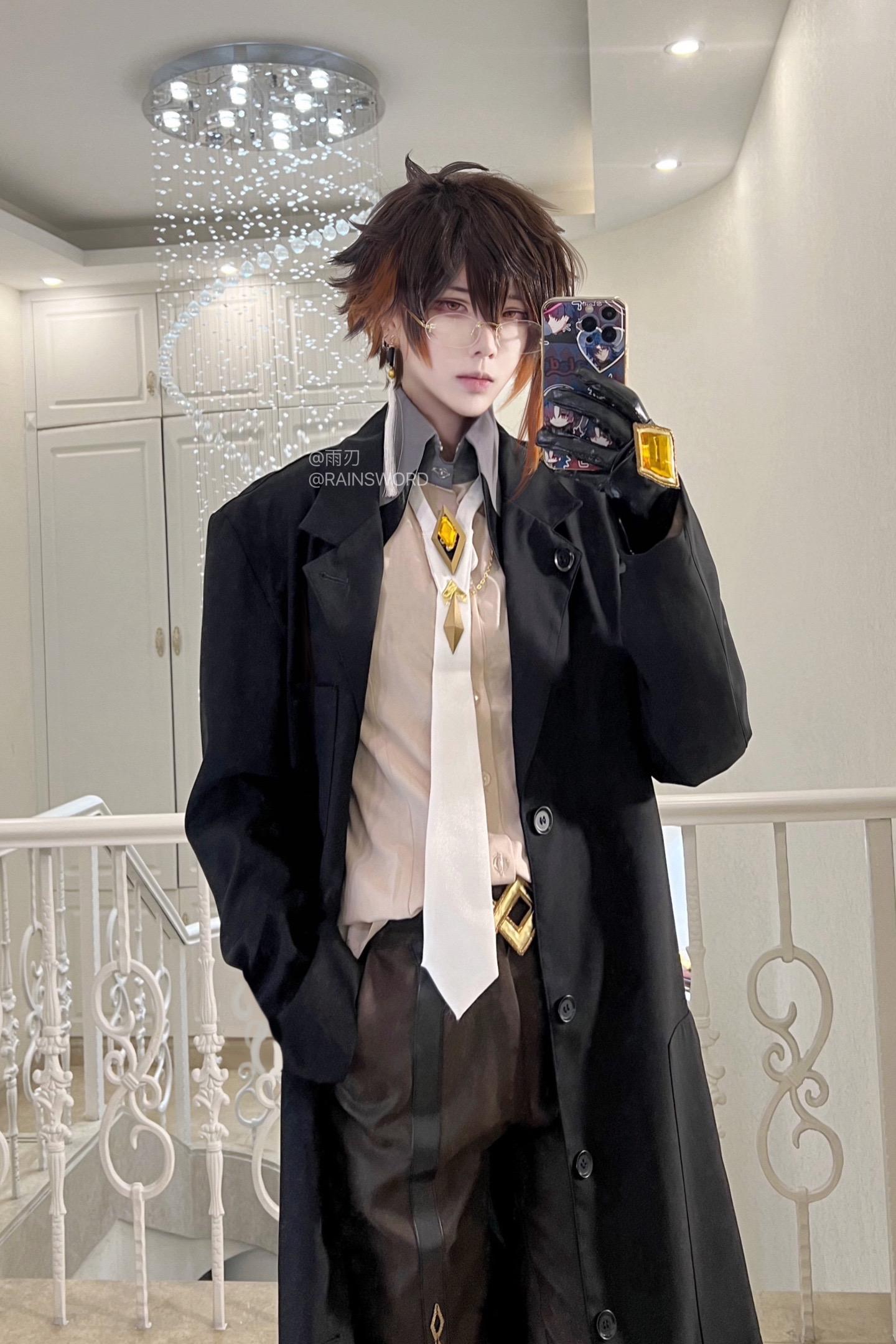 我要多发一点高脂的内容。钟离这个内搭好配大衣，直接就是现代pa，衣糊