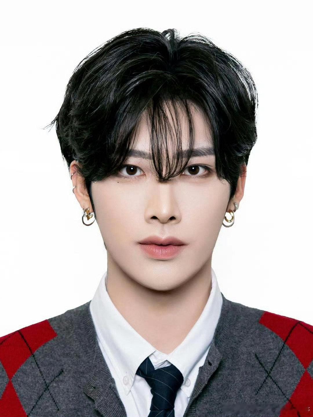 沈泉锐AND2BLE证件照，真的很漫绘 