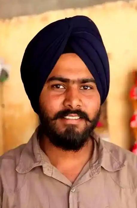 “滚回自己的国家！”2025年12月27日，四川，一男子刚上高铁，就看见一群印度