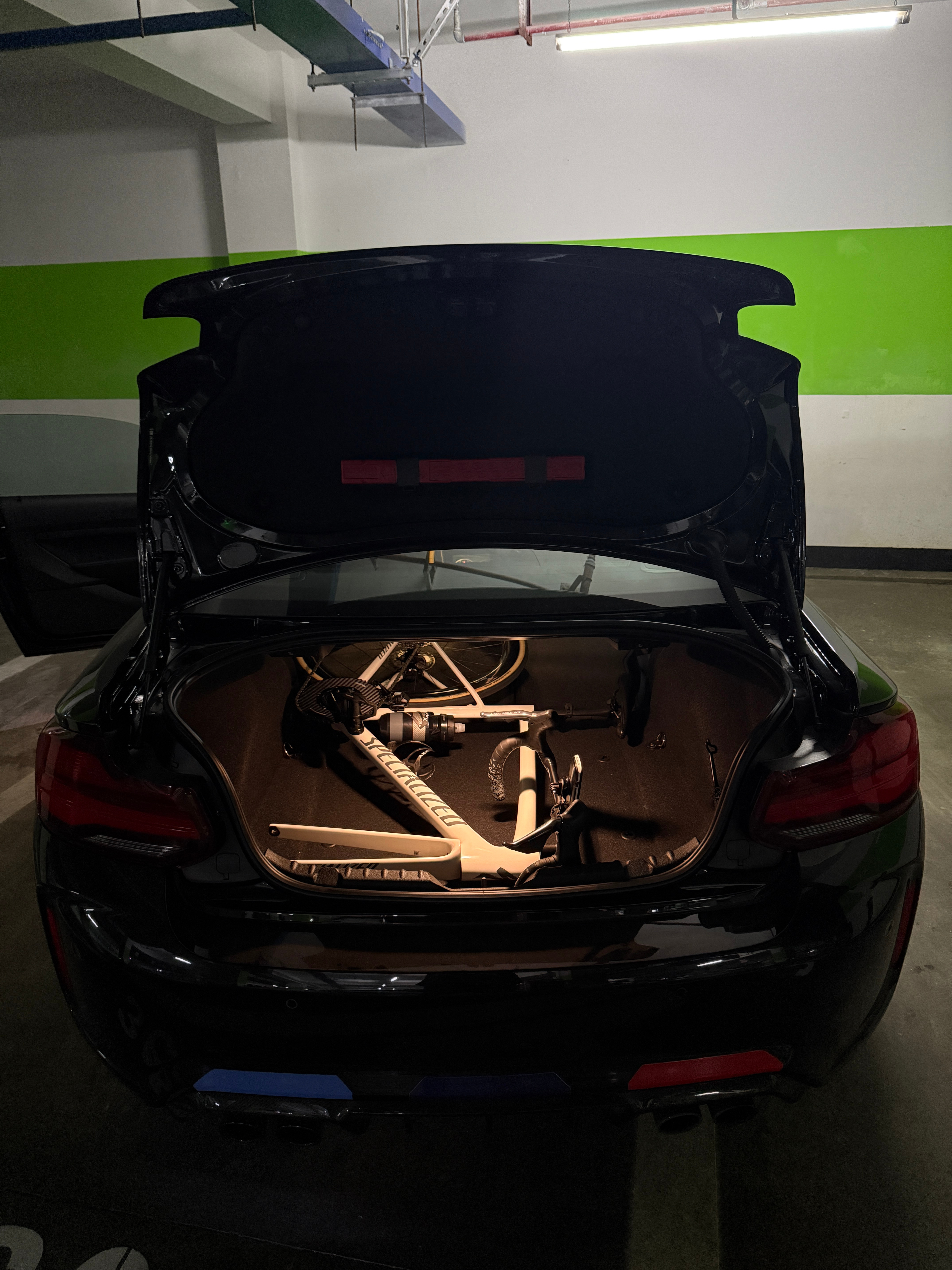 f87m2 放一台公路车表示毫无压力 ​​​