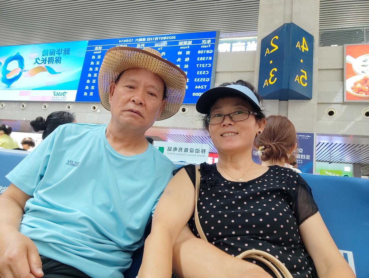出发新疆
2025年7月12日出发。首先坐火车从长春到通辽，在通辽大概等了一个小