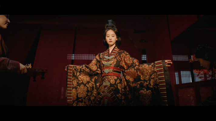 甄嬛回宫品如回家陈都灵回归 从前隐忍受欺，如今执棋控局，陈都灵塑造的复仇女主反差