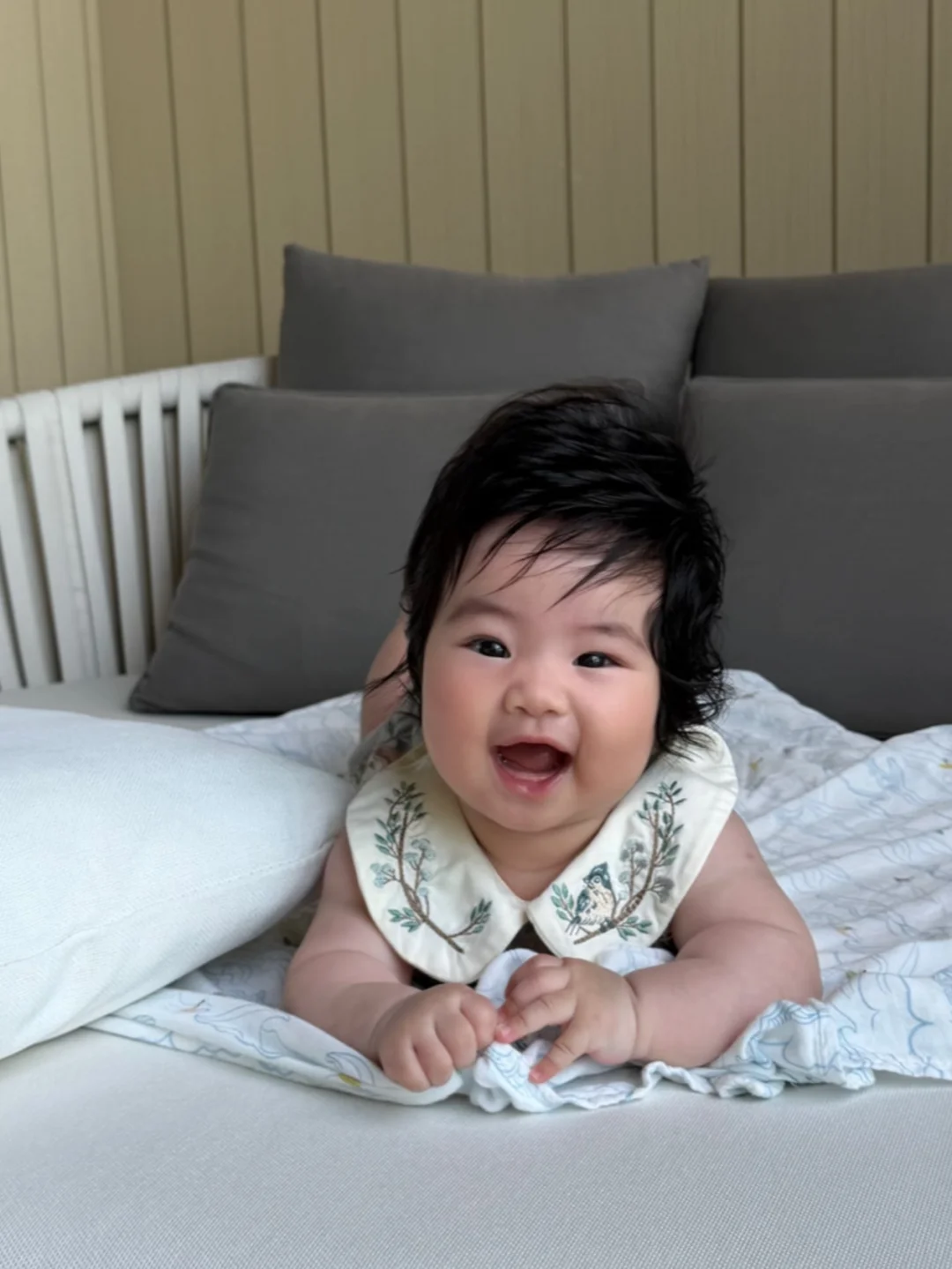 4️⃣月龄女宝穿搭合集：像吹了80年代复古发型