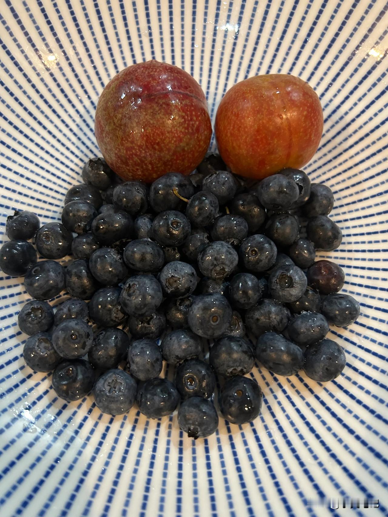 #上联：夏至万物生长#
上联：夏至万物生长，
下联：秋分果实丰收。