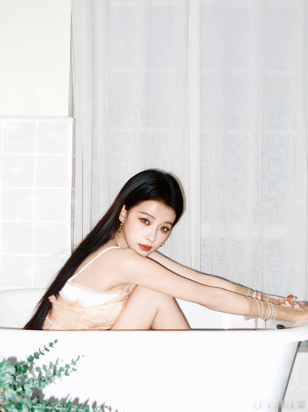 孙怡爆哭 看着孙怡哭到失声的样子，真的忍不住跟着落泪。她把所有过错都归咎于自己，