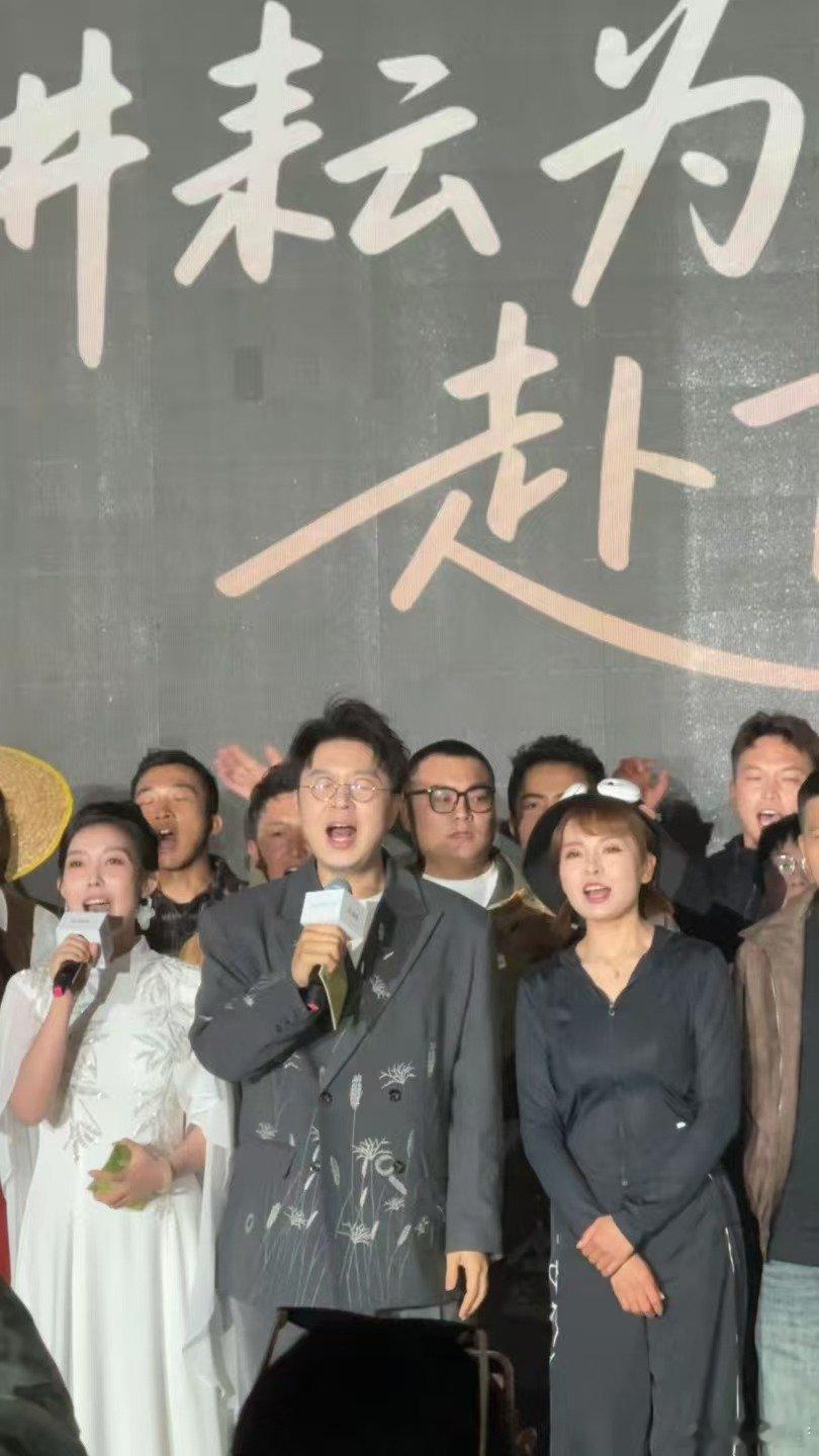 杜海涛帮00后村支书解决村民就业问题杜海涛招聘届的海底捞靠谱从不只是口号，杜海涛