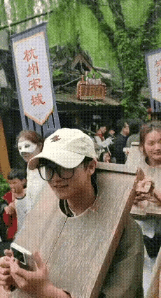 这些人的脑子不知怎么想的！——“体验犯人”。俺这里有句话送给他们一点都不过：“你