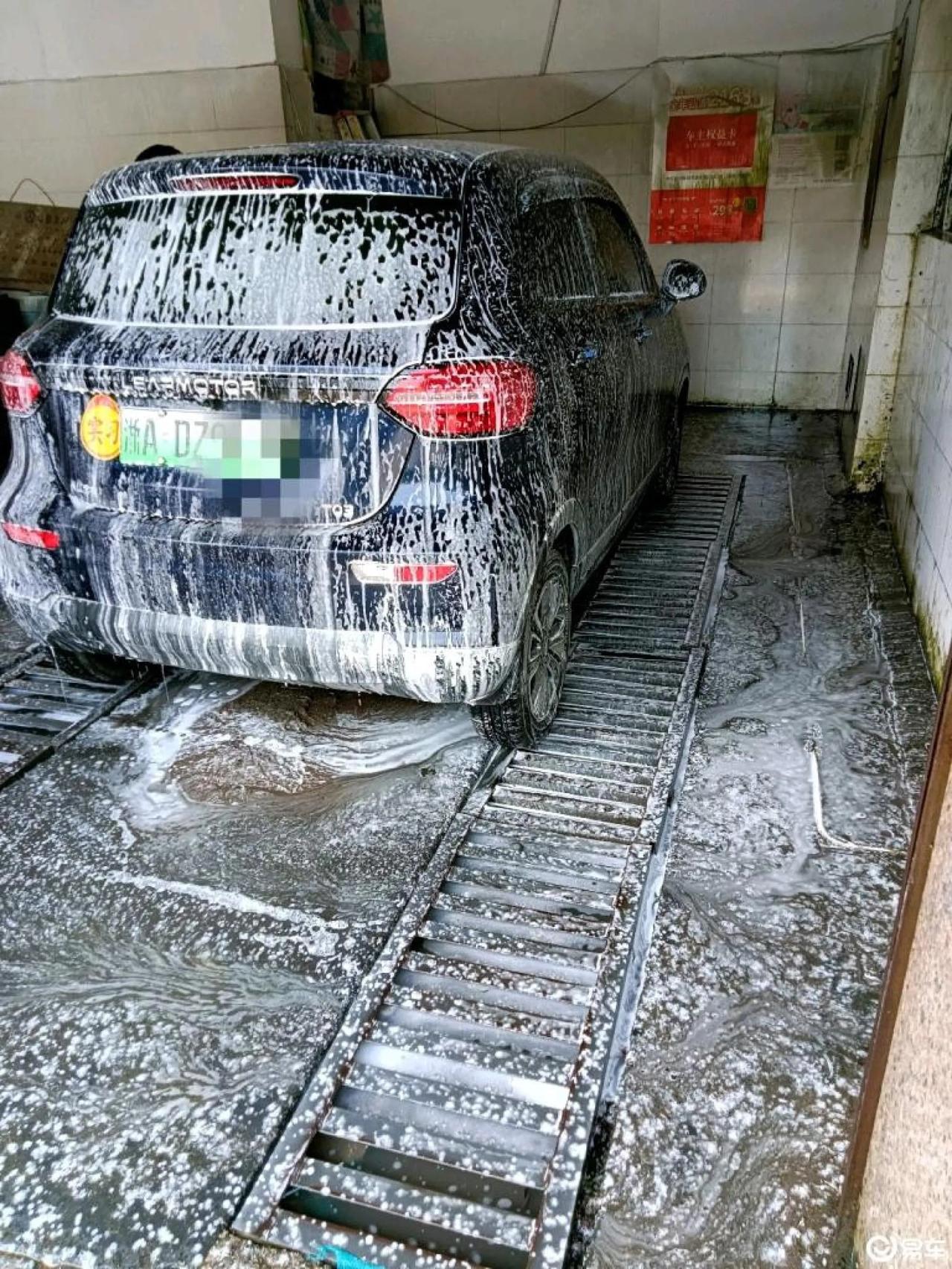 【车主：总体在15kw左右，充满能跑个270左右，速度上80后，能耗明显增加】
