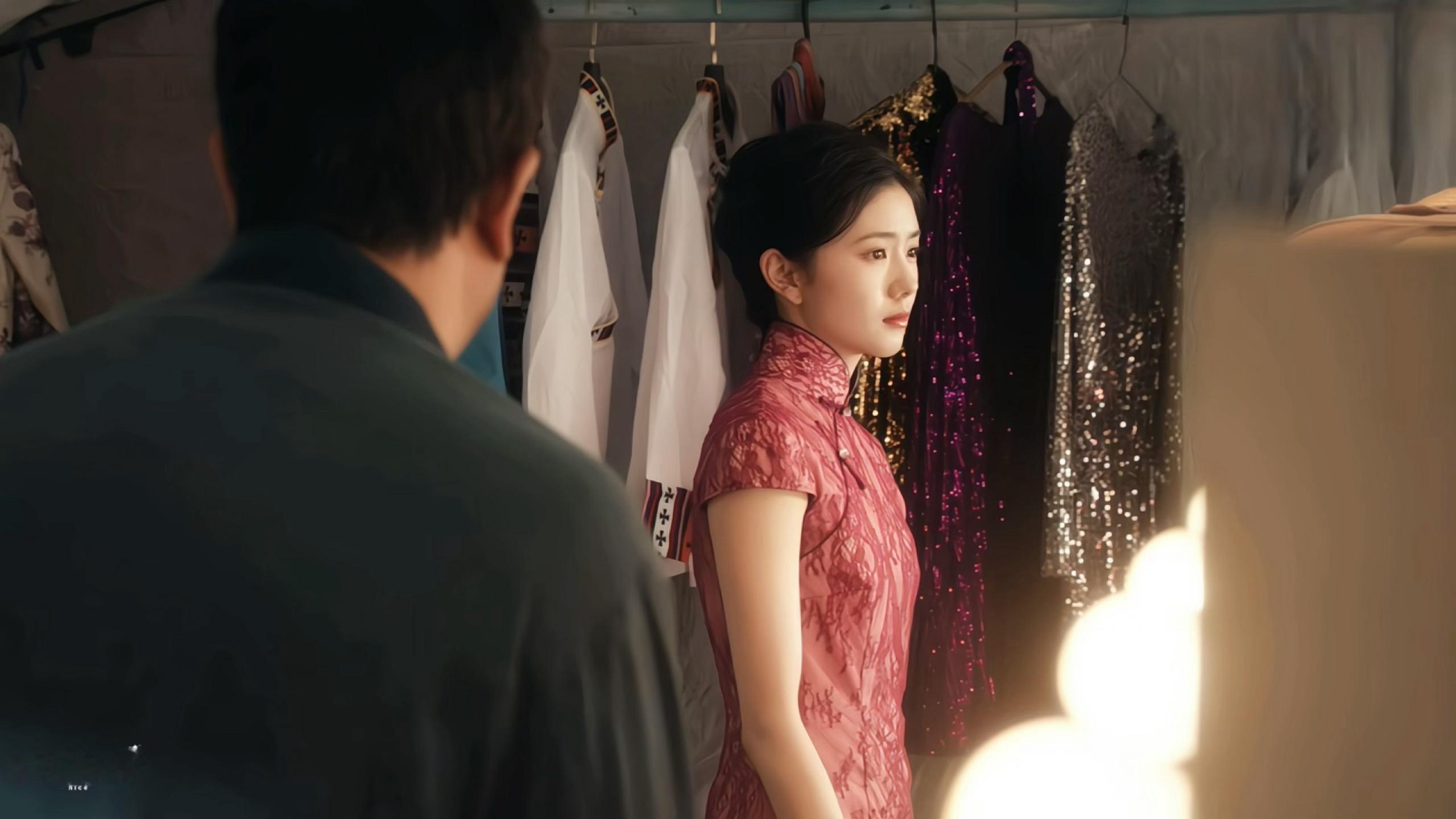 我们旗袍小娥 如青花瓷般自顾自美丽刘浩存主角