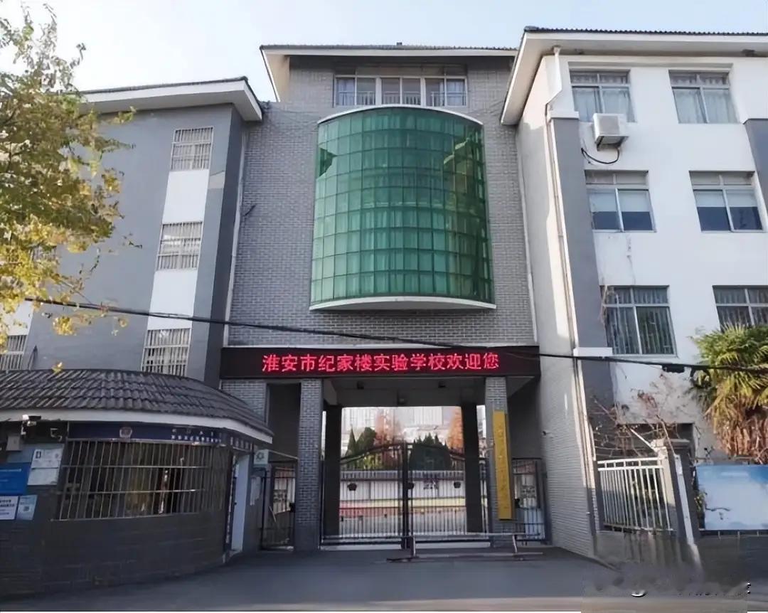 1956年建校的二中，校名几经更迭，可在我们七零、八零后的心底，从来只有一个名字