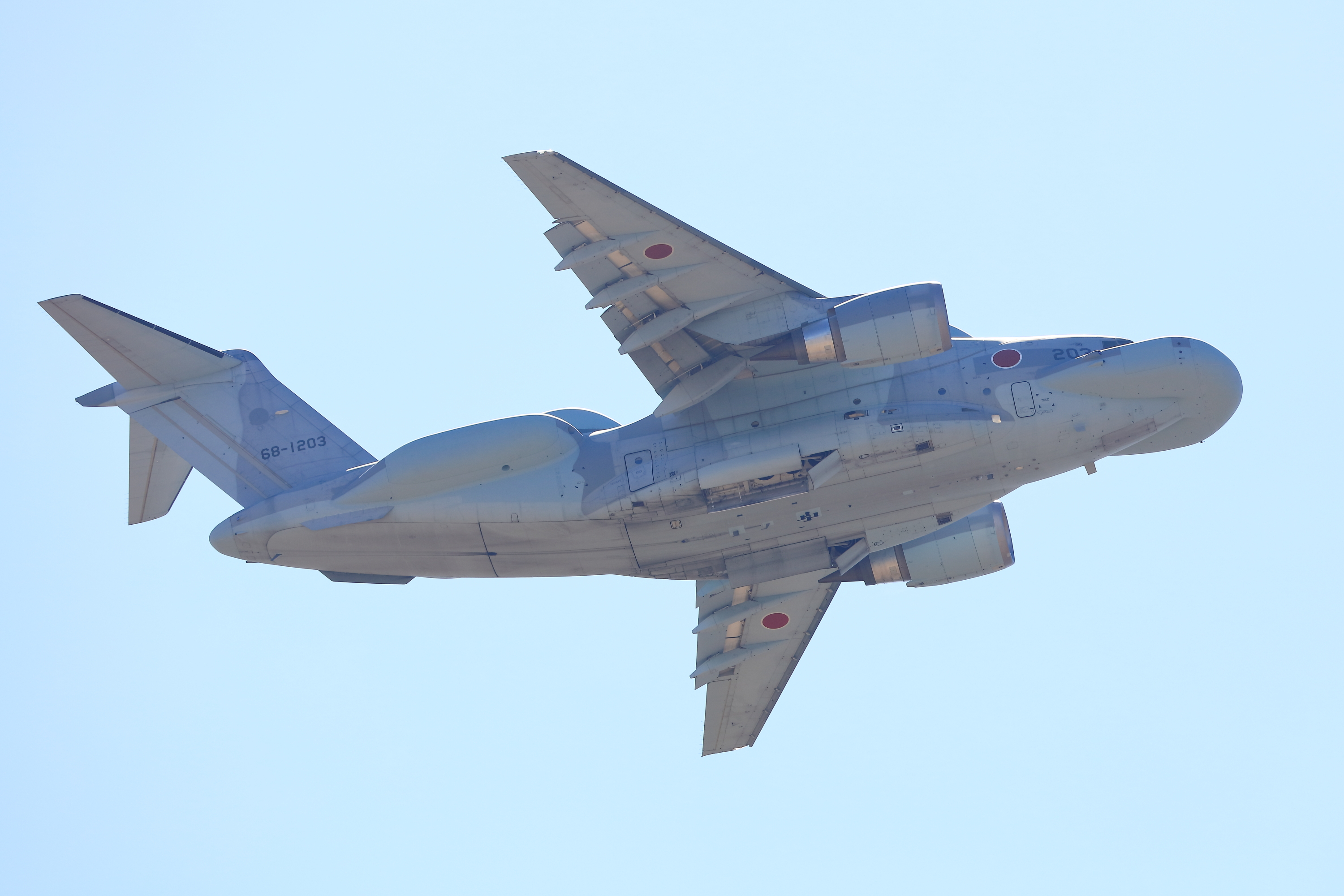 日本EC-2香肠嘴电战机首飞 