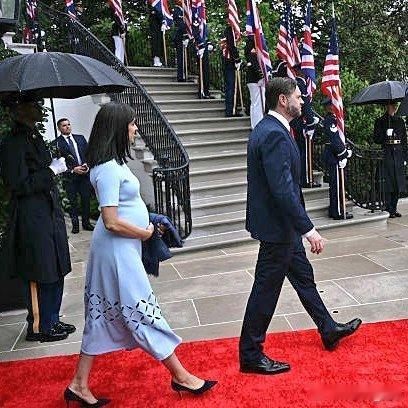 白宫有个孕肚？ 