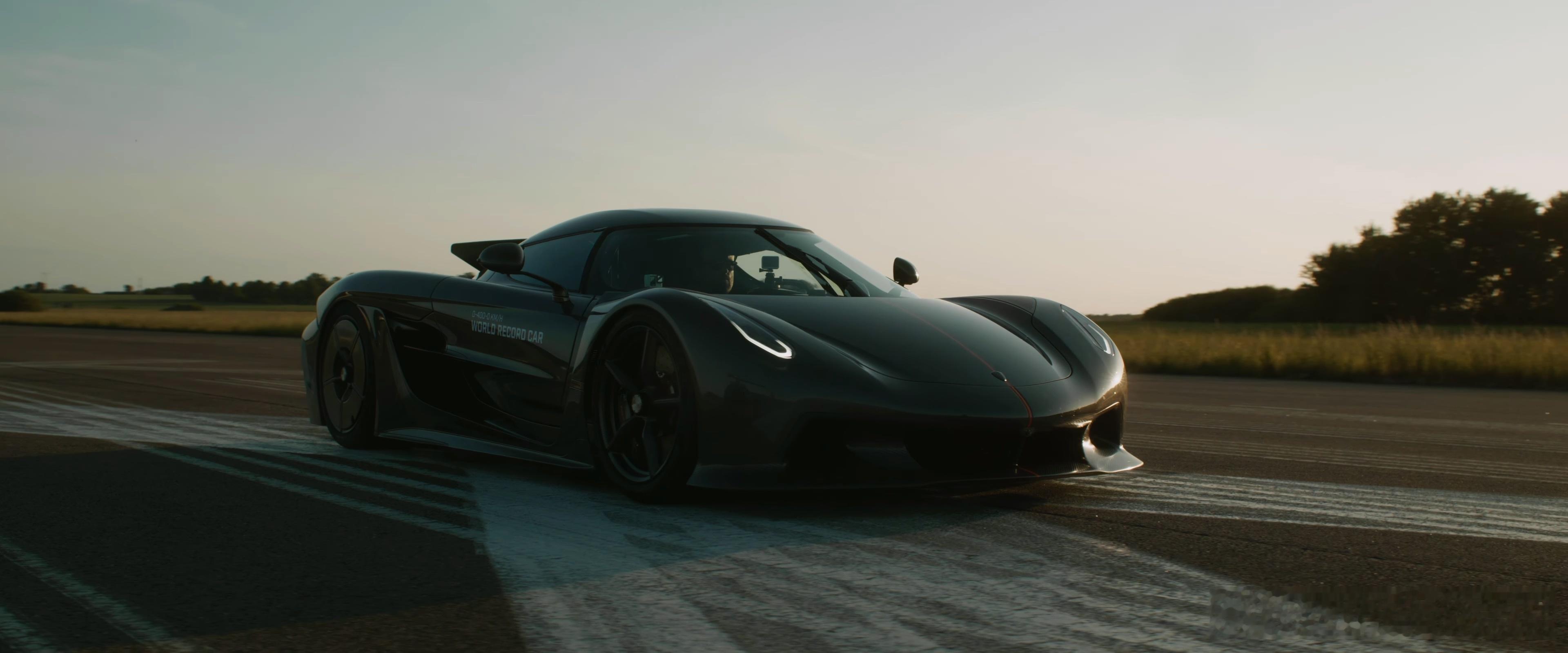 单手开车且另一只手拿着手机录像都破世界纪录，你信吗？Koenigsegg也就是柯