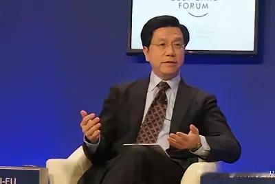 李开复抛出震撼言论，他说现在AI产业那是有点飘了，好多公司砸钱搞底层和超大模型，