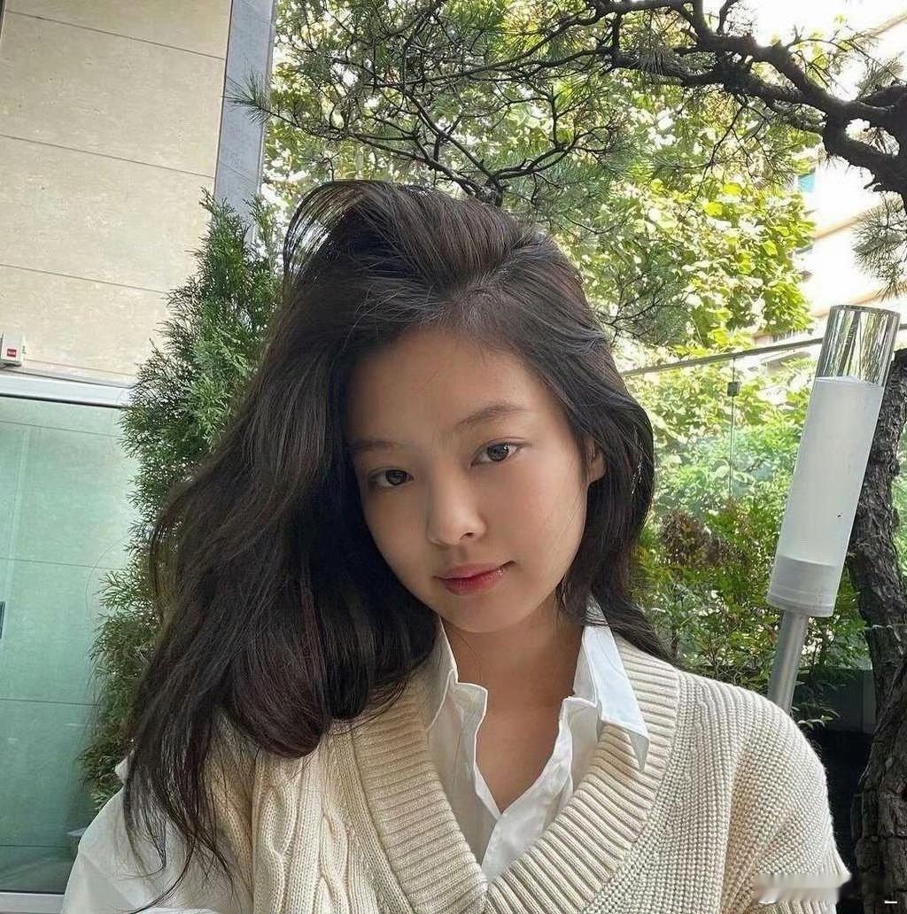 网友偶遇jennie和新男友约会偶像也是人啊，恋爱自由没毛病，多多看看她的舞台和