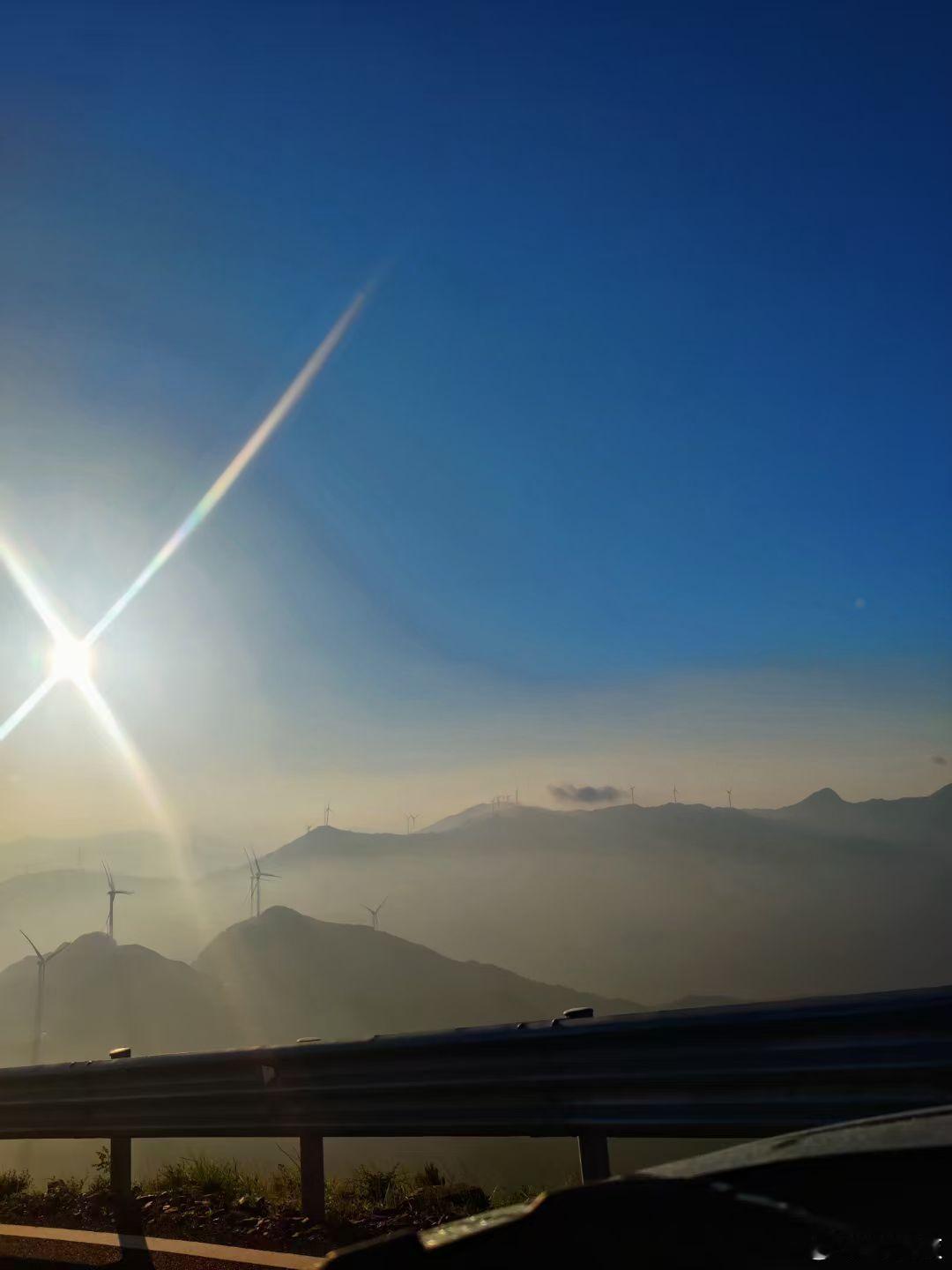 最近拍了几组照片、突然感觉用来做壁纸很不错、你们觉得怎么样maigcos锁屏美学